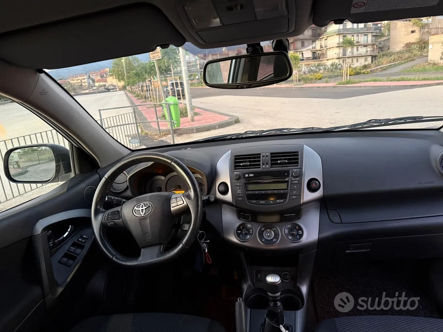 Toyota Rav4 2010 photo 2