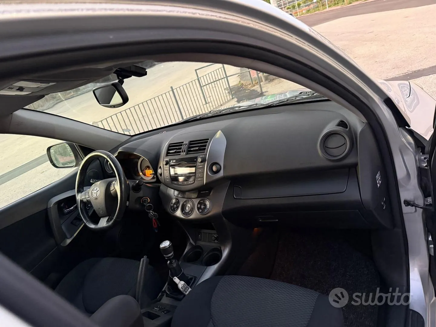 Toyota Rav4 2010 photo 3