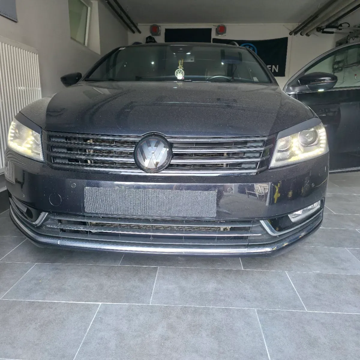Volkswagen Passat 2012 photo 2