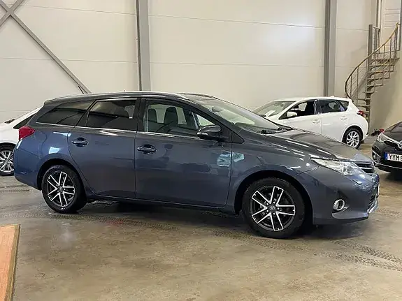 Toyota Auris 2015 photo 2