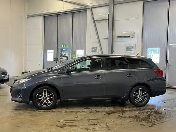Toyota Auris 2015 photo 5
