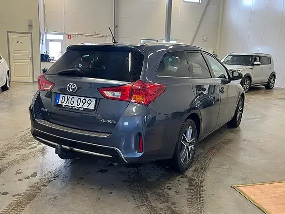 Toyota Auris 2015 photo 3