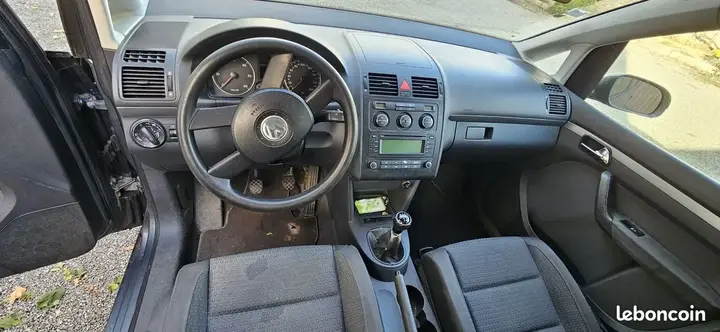 Volkswagen Touran 2003 photo 2