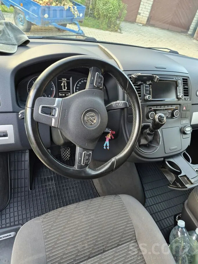 Volkswagen Multivan 2011 photo 3
