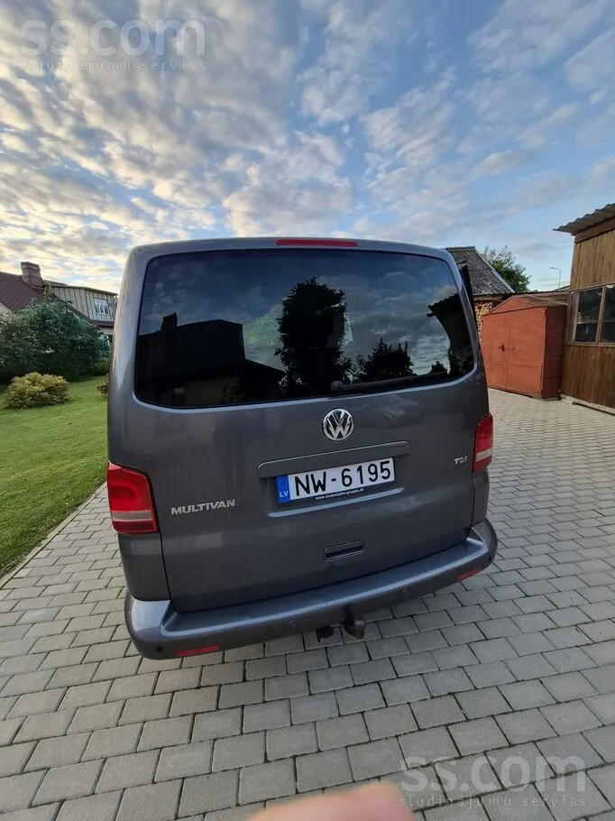 Volkswagen Multivan 2011 photo 2