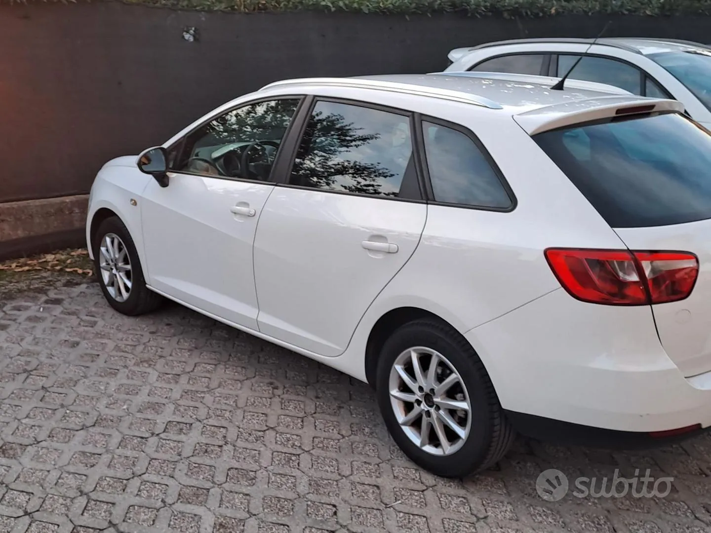 Seat Ibiza 2010 photo 2