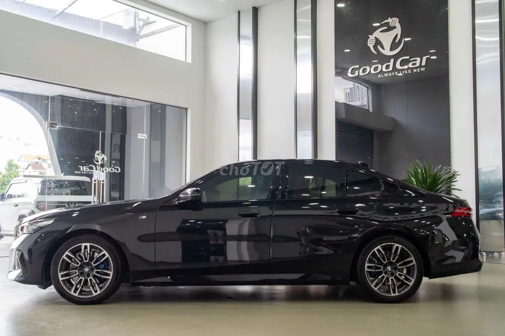 BMW 5 Series 2025 photo 4