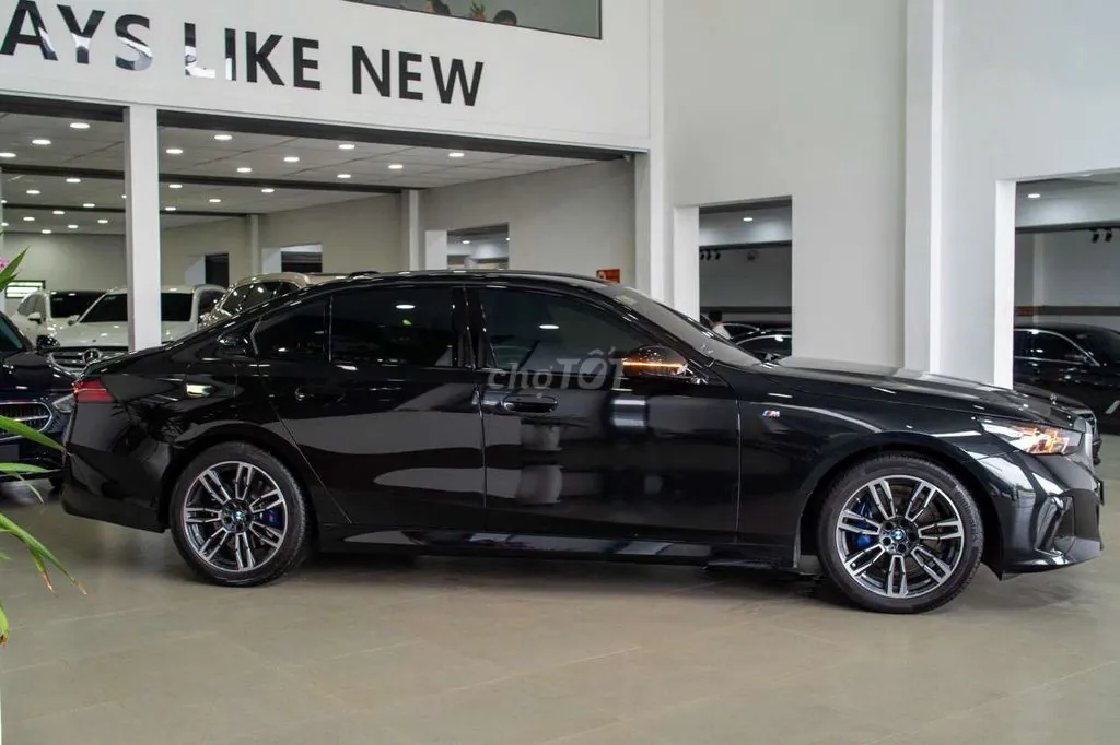 BMW 5 Series 2025 photo 5