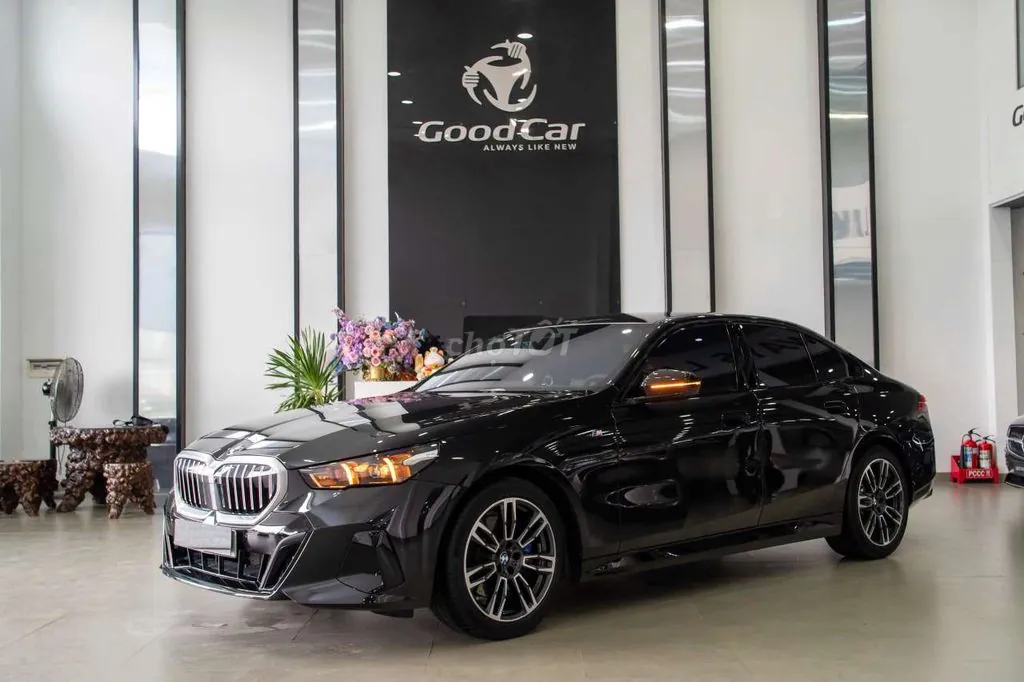 BMW 5 Series 2025 photo 2