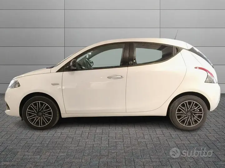 Lancia Ypsilon 2021 photo 2