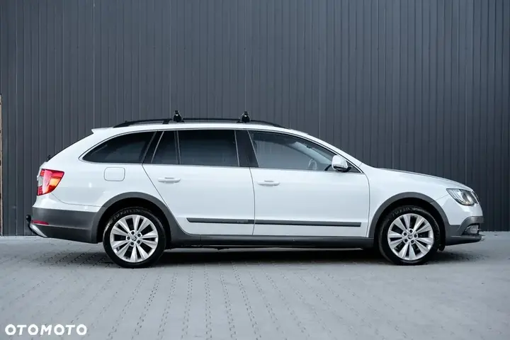 Skoda Superb 2014 photo 4