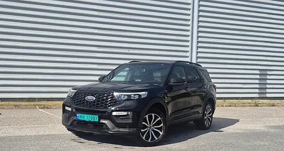 Ford Explorer 2022 photo 2