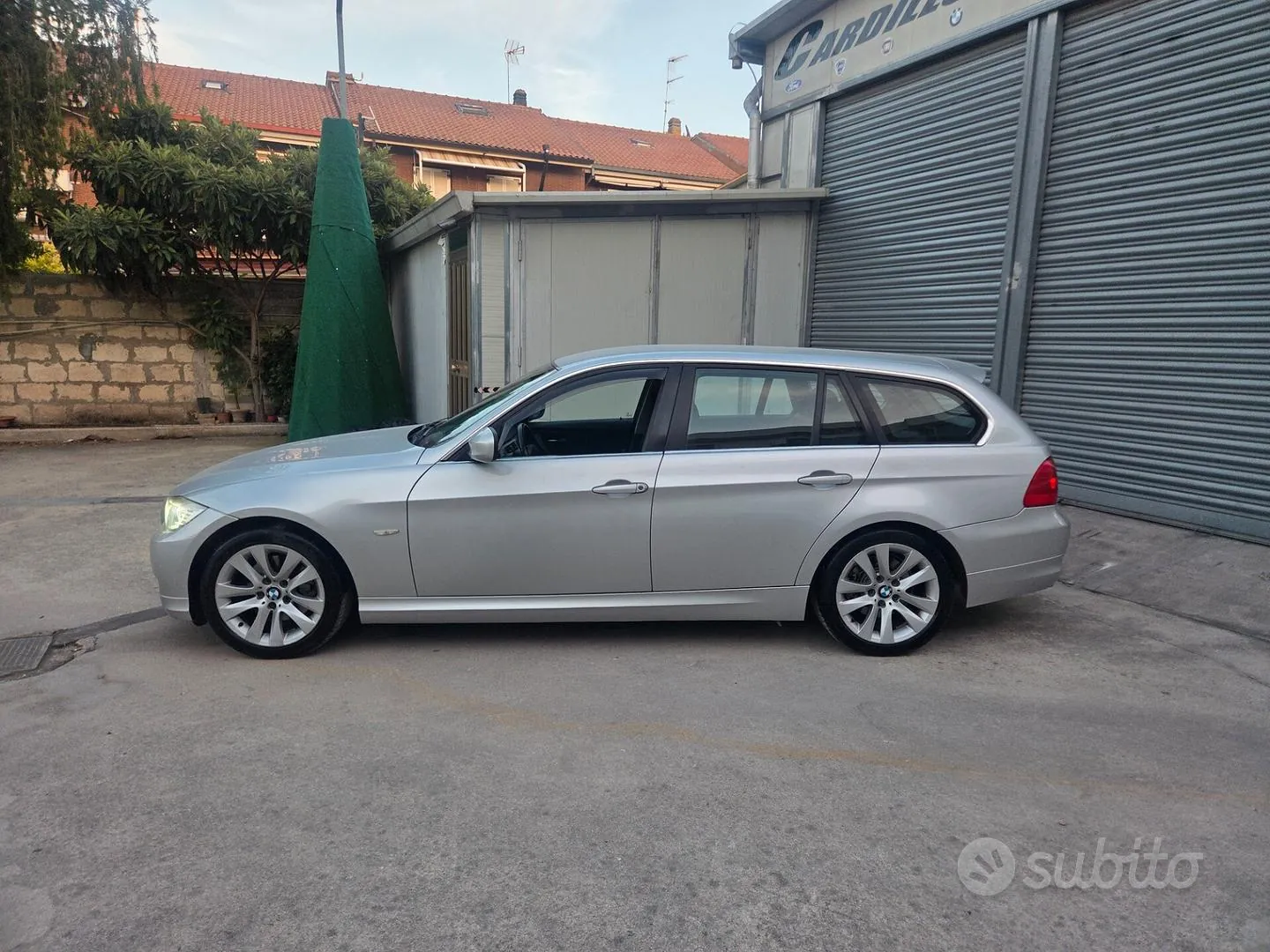 BMW 318 2012 photo 4