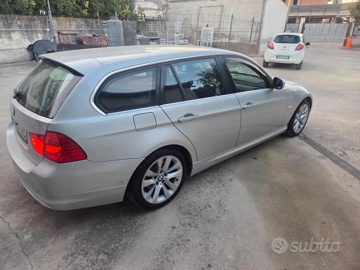 BMW 318 2012 photo 5