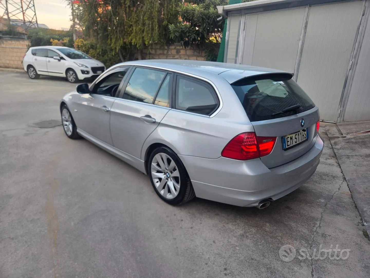 BMW 318 2012 photo 3