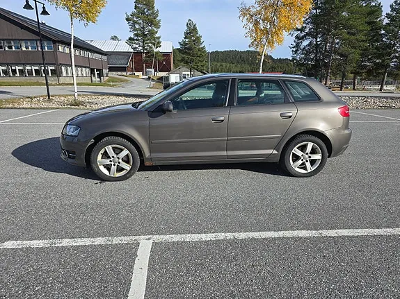 Audi A3 2011 photo 2