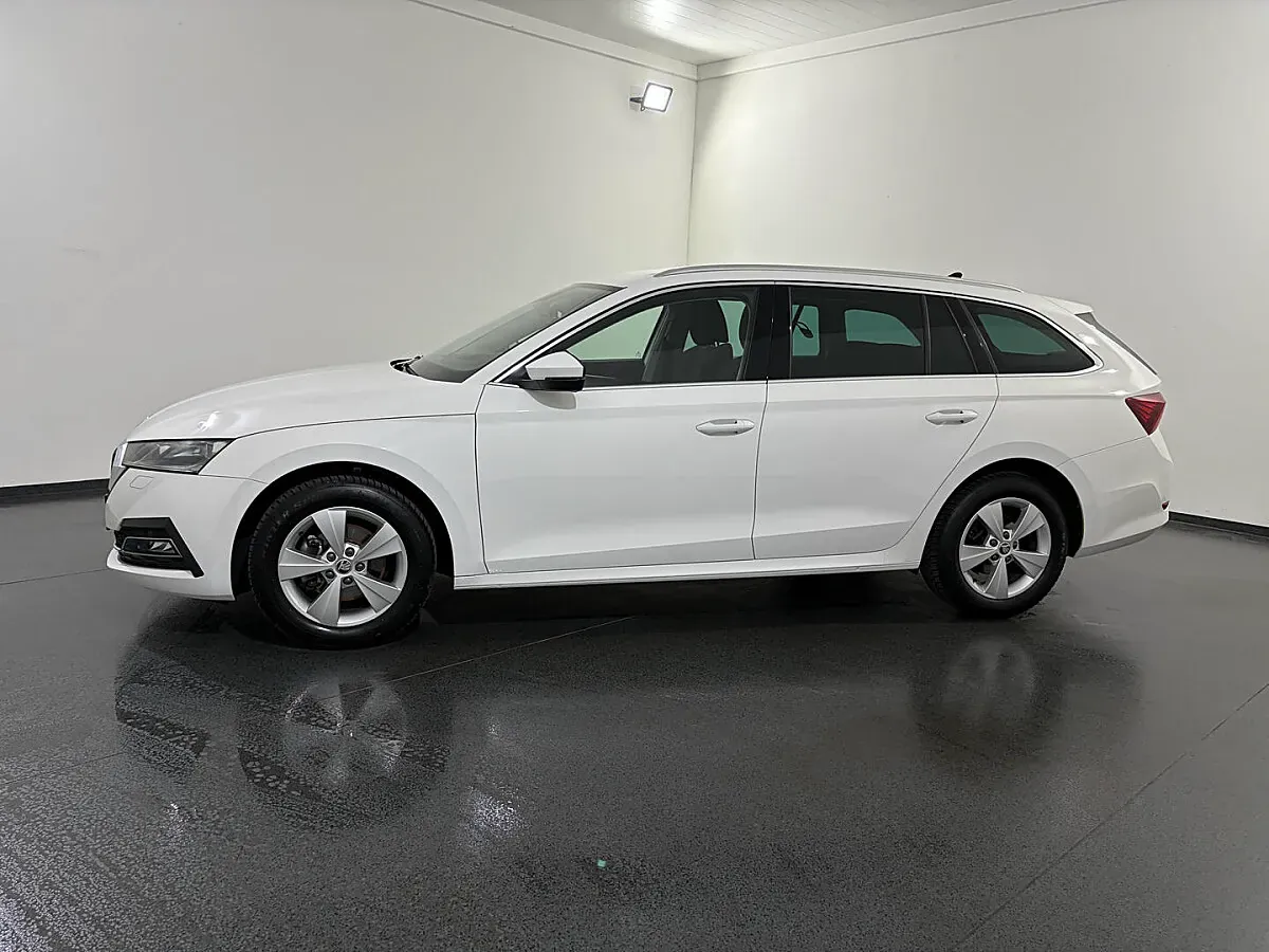 Skoda Octavia 2023 photo 3