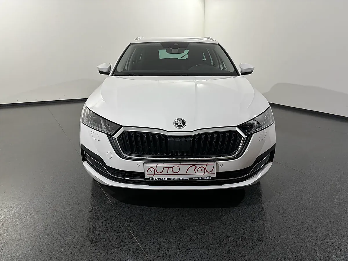 Skoda Octavia 2023 photo 2