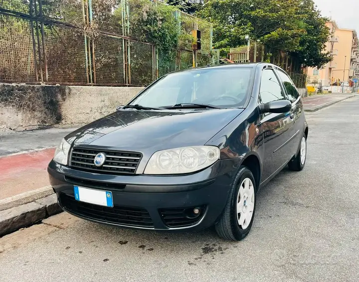 Fiat Punto 2004 photo 2