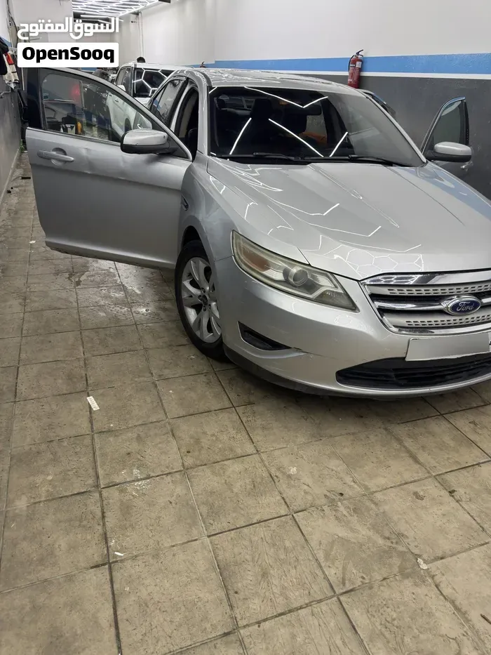Ford Taurus 2010 photo 2