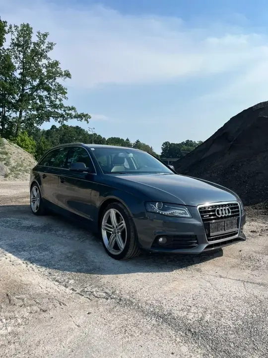 Audi A4 2010 photo 2