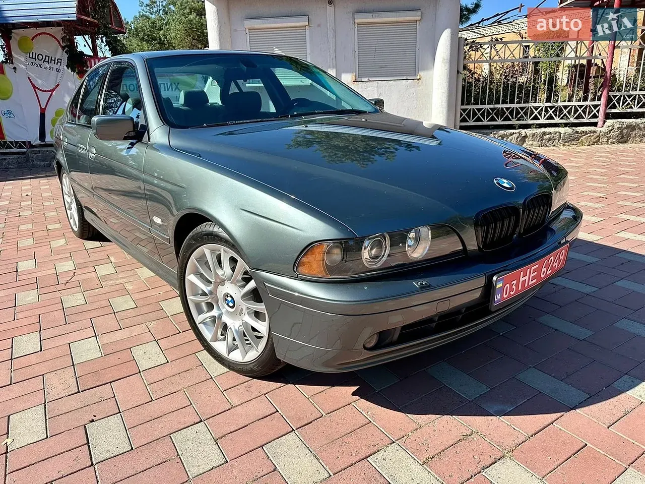 BMW 5 Series 2003 photo 2