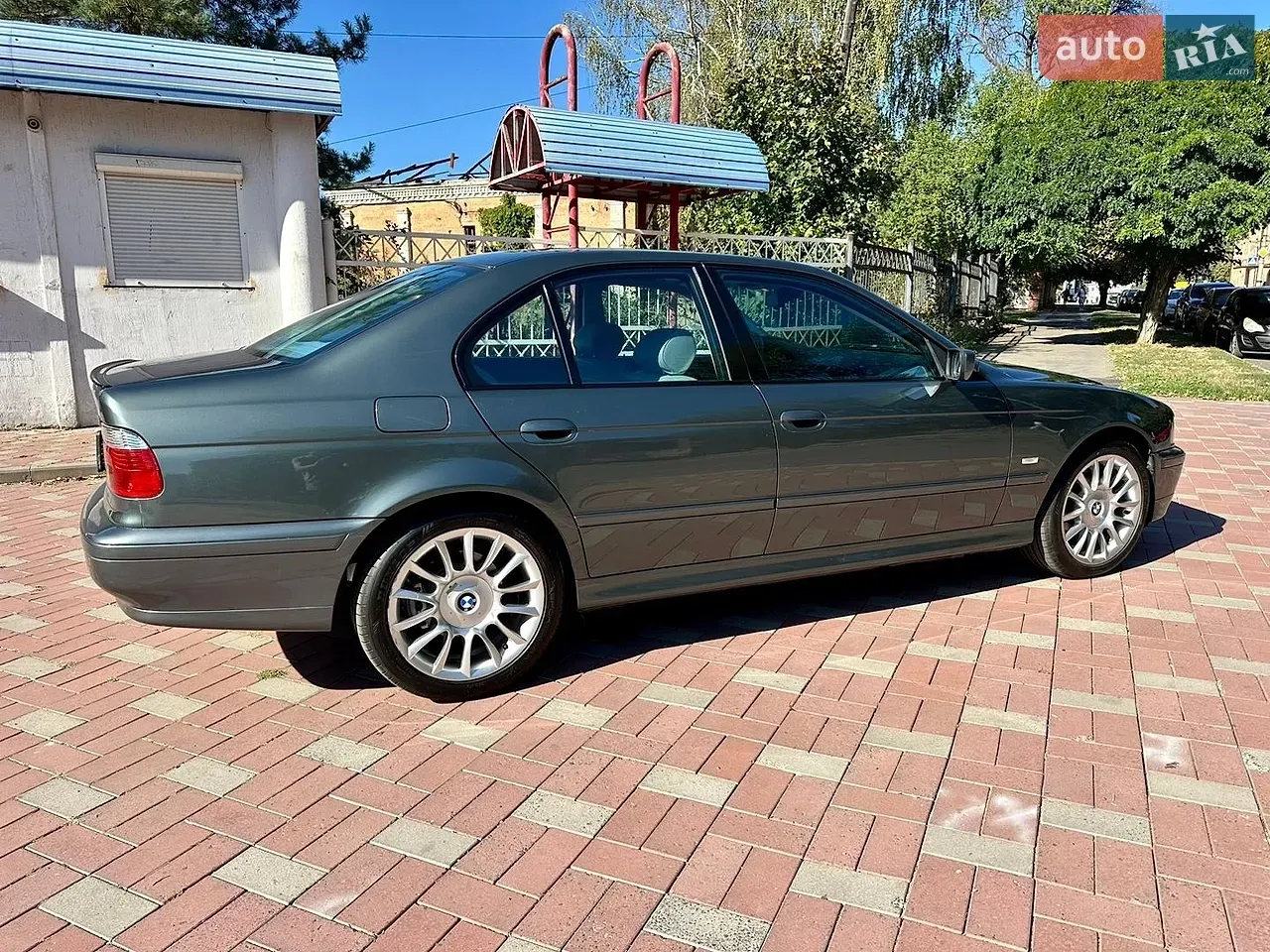 BMW 5 Series 2003 photo 4