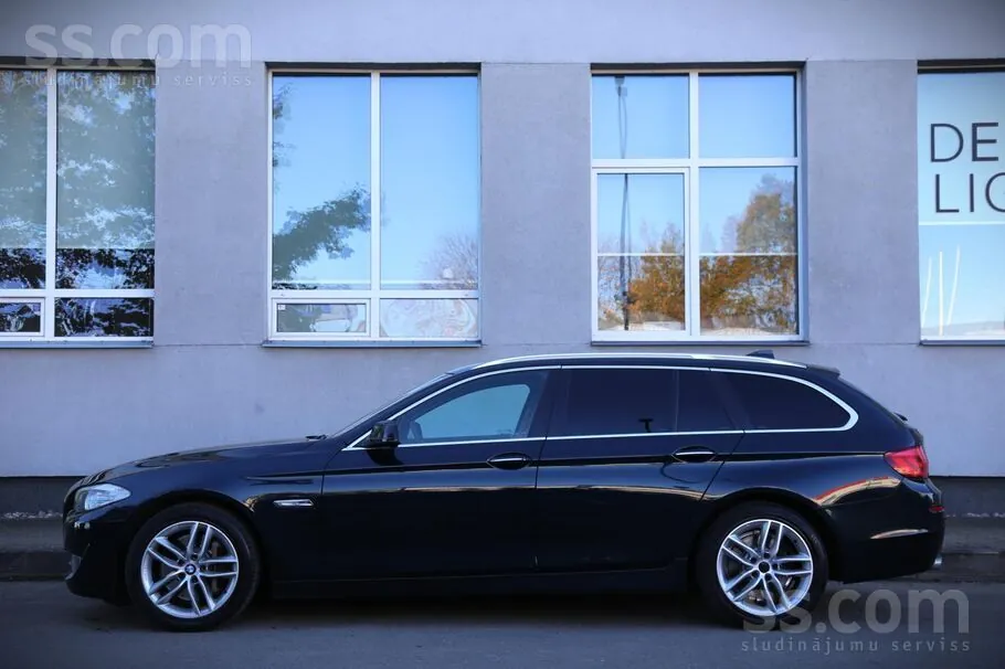 BMW 530 2010 photo 2