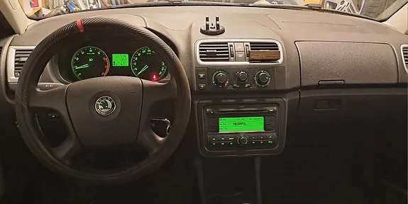 Skoda Fabia 2008 photo 4