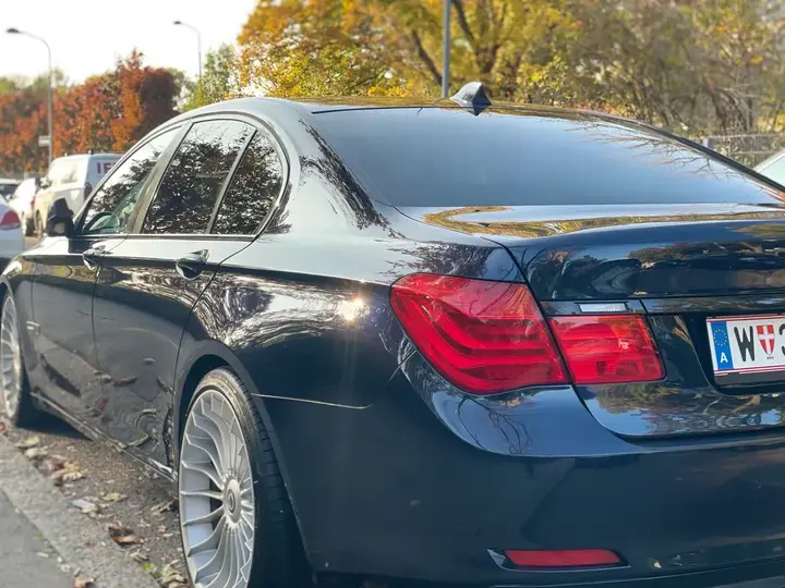 BMW 7 Series 2009 photo 3