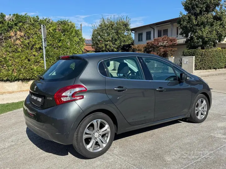 Peugeot 208 2012 photo 5