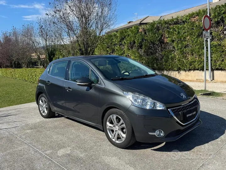 Peugeot 208 2012 photo 3