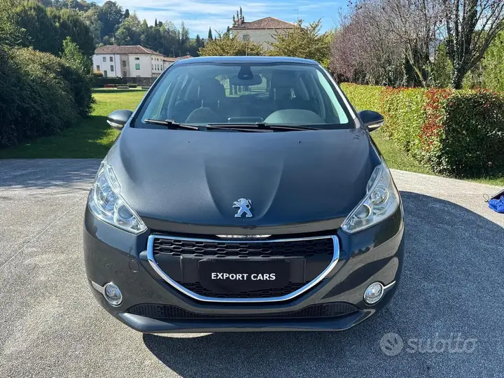 Peugeot 208 2012 photo 2