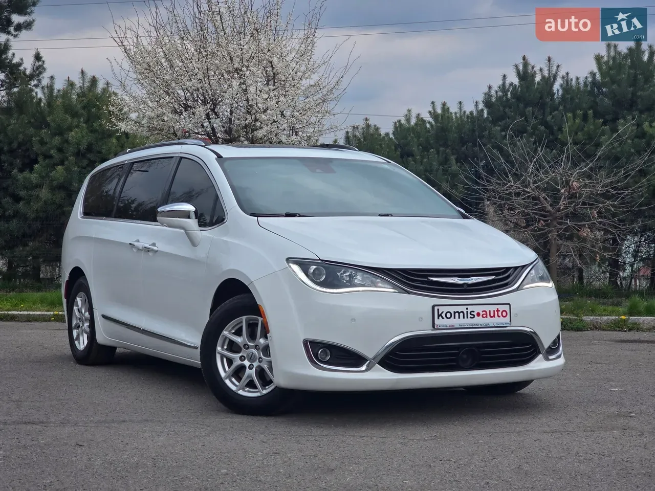 Chrysler Pacifica 2017 photo 3