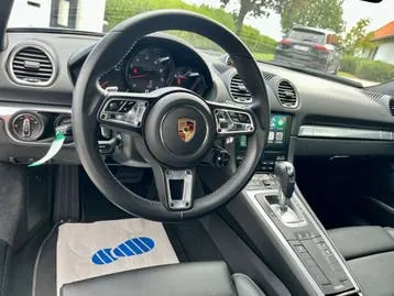 Porsche 718 Cayman 2024 photo 2