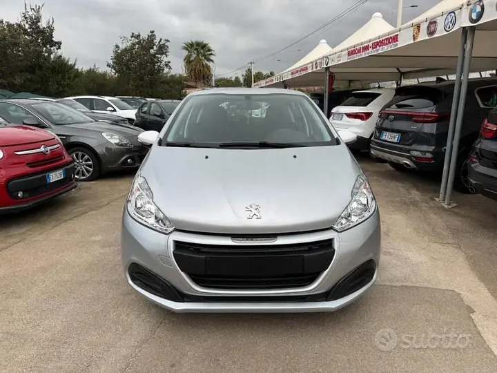 Peugeot 208 2018 photo 2
