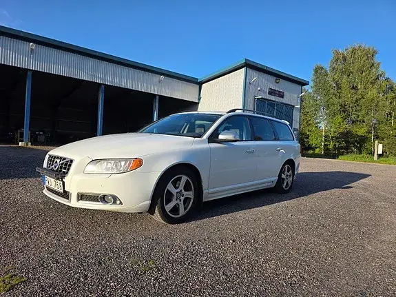 Volvo V70 2013 photo 2