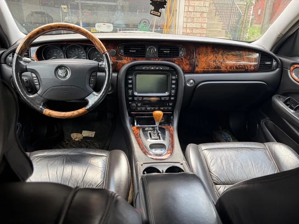 Jaguar Xj8 2004 photo 2