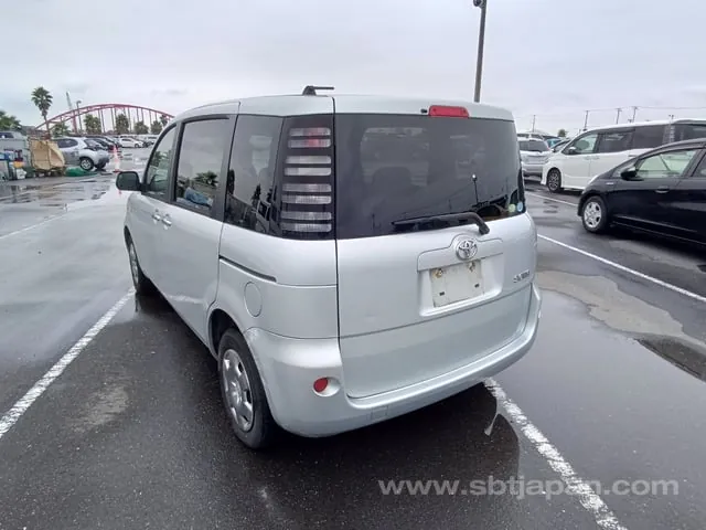 Toyota Sienta X 2005 photo 3