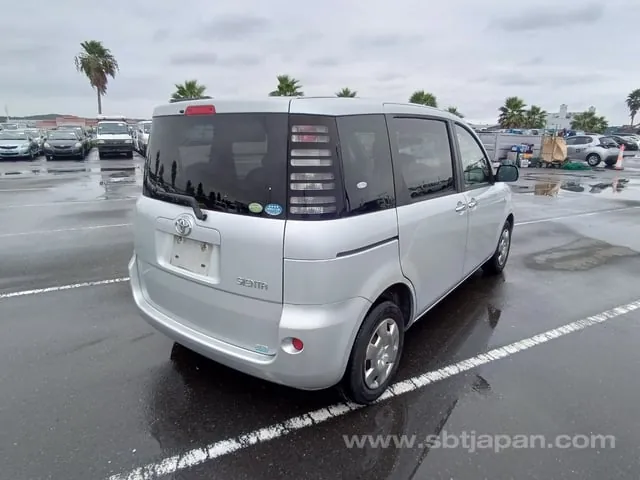 Toyota Sienta X 2005 photo 4