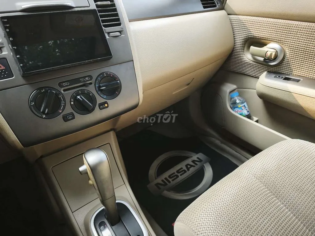 Nissan Tiida 2010 photo 5