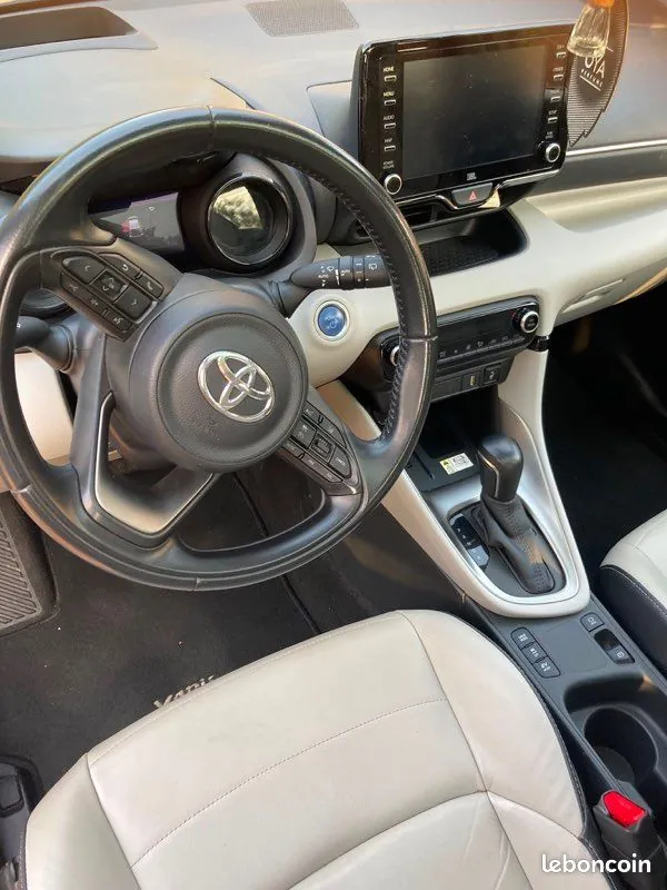 Toyota Yaris 2021 photo 2