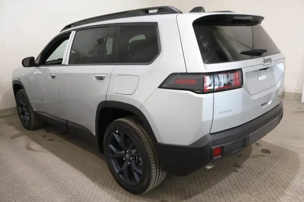 Jeep Cherokee 2026 photo 4