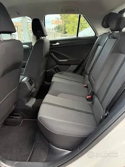 Volkswagen T-Roc 2023 photo 3