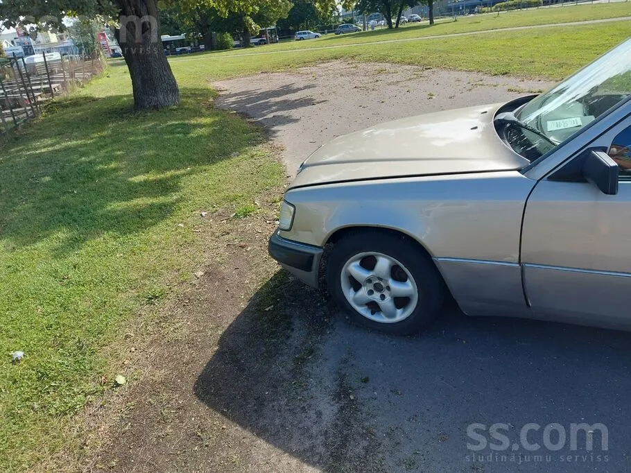 Mercedes-Benz E230