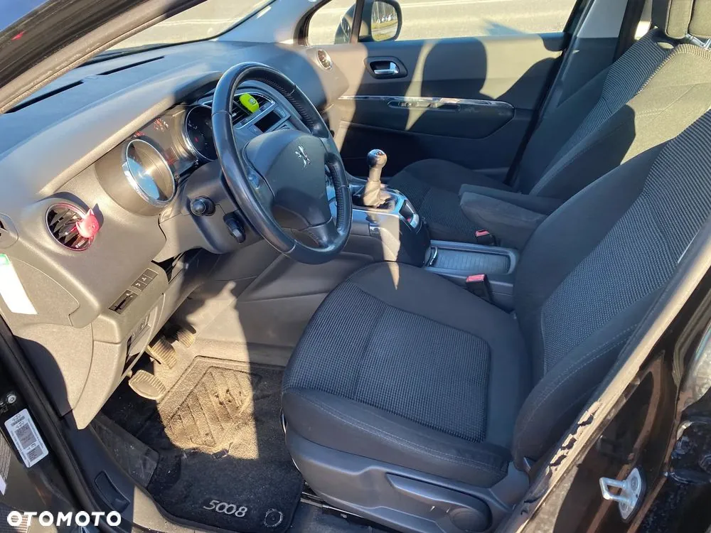 Peugeot 5008 2010 photo 3