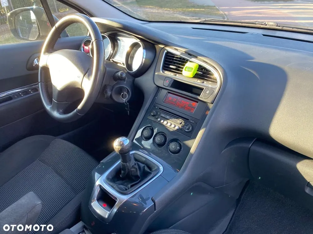 Peugeot 5008 2010 photo 4