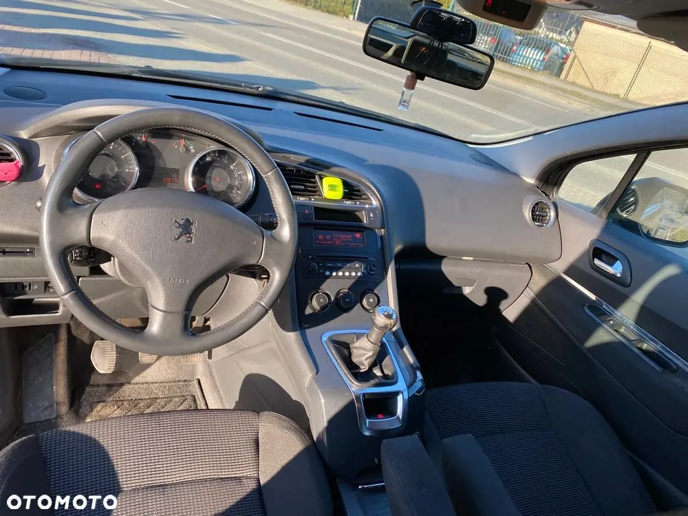 Peugeot 5008 2010 photo 2