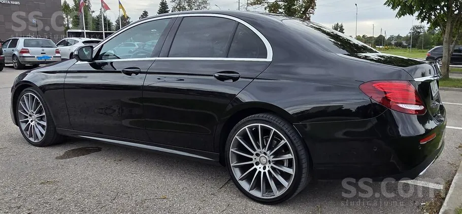 Mercedes-Benz E220 2016 photo 3