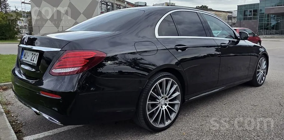 Mercedes-Benz E220 2016 photo 4